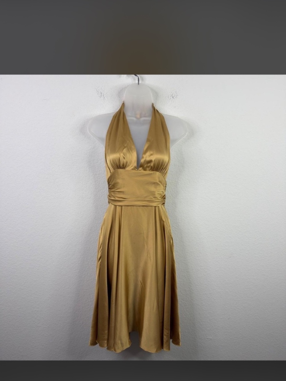Mannequines Vintage Gold Halter Dress